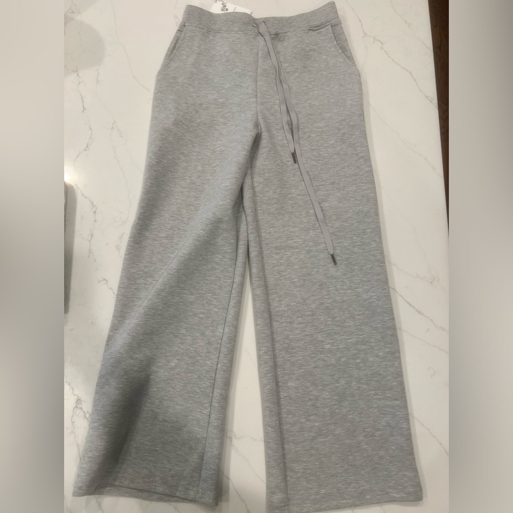 Lillusory Sweatpants size S-M NWT